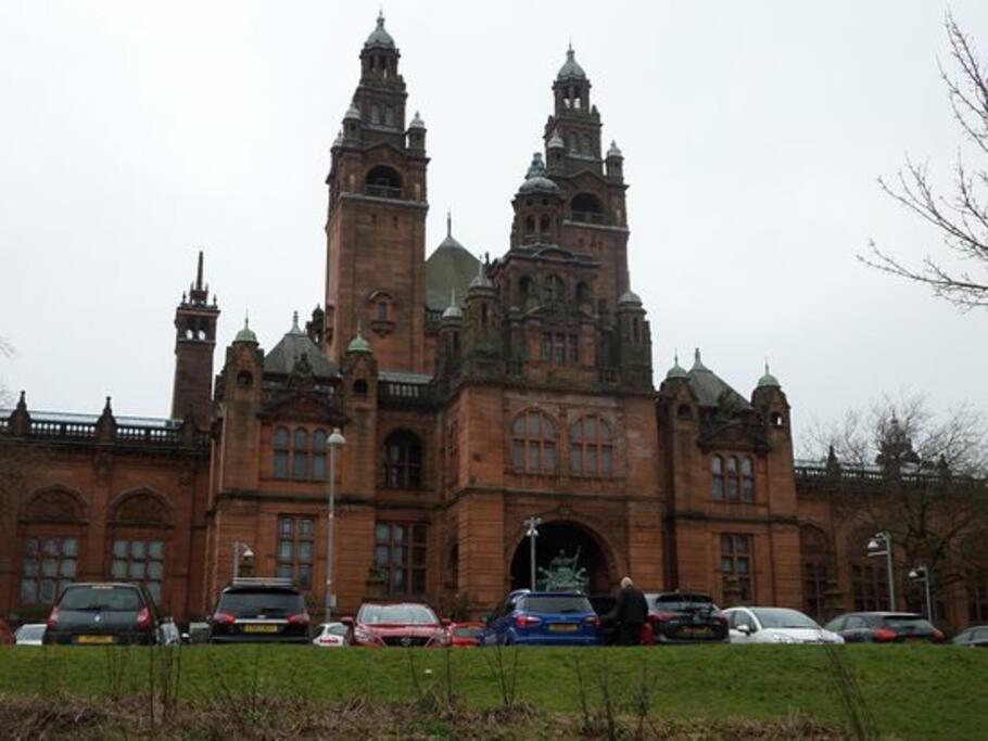 Fabulous Location, One Bedroom West End Flat, Just Off Byres Rd, Close To Sec & Hydro Glasgow Bagian luar foto