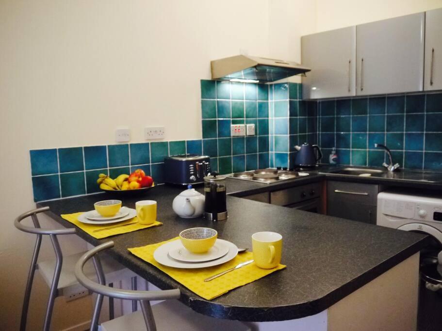 Fabulous Location, One Bedroom West End Flat, Just Off Byres Rd, Close To Sec & Hydro Glasgow Bagian luar foto